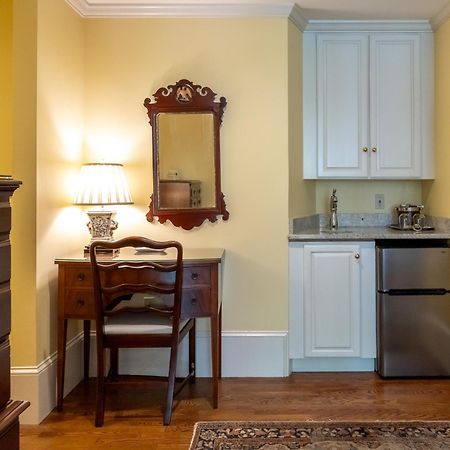 Francis Malbone House Bed and Breakfast Newport Exteriör bild